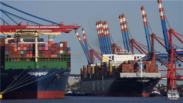 Hamburgs Bürgermeister Tschentscher erhofft sich vom MSC-Einstieg am Hamburger Hafen Schubkraft für die gesamte maritime Wirtschaft.