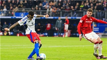 Hamburgs Davie Selke trifft gegen Kaiserslautern doppelt. 