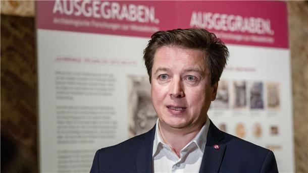 Hamburgs Landesarchäologe Rainer-Maria Weiss erfuhr von der Bergung erst aus der Zeitung. (Archivbild)