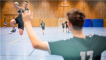Handballer des TV Schiffdorf beim Training.