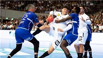 Handballer Marko Grgic (M) überzeugt beim Sieg gegen Frankreich.