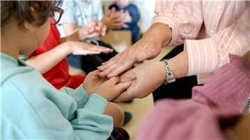 Handmassage im Fröbelkindergarten
