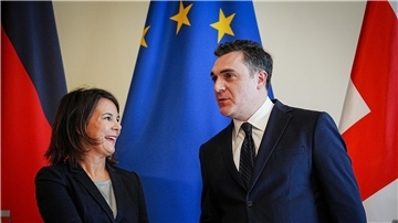 Handschlag in Tiflis: Bundesaußenministerin Annalena Baerbock und ihr georgischer Amtskollege Ilia Dartschiaschwili.