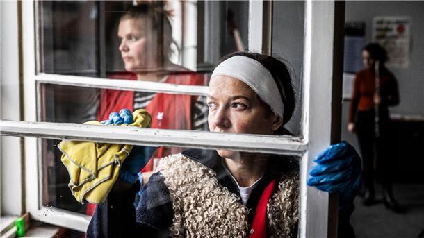 „15 Jahre“: Drama-Sequel mit Hannah Herzsprung Hannah Herzsprung (r) spielt Jenny von Loeben im Film „15 Jahre“.