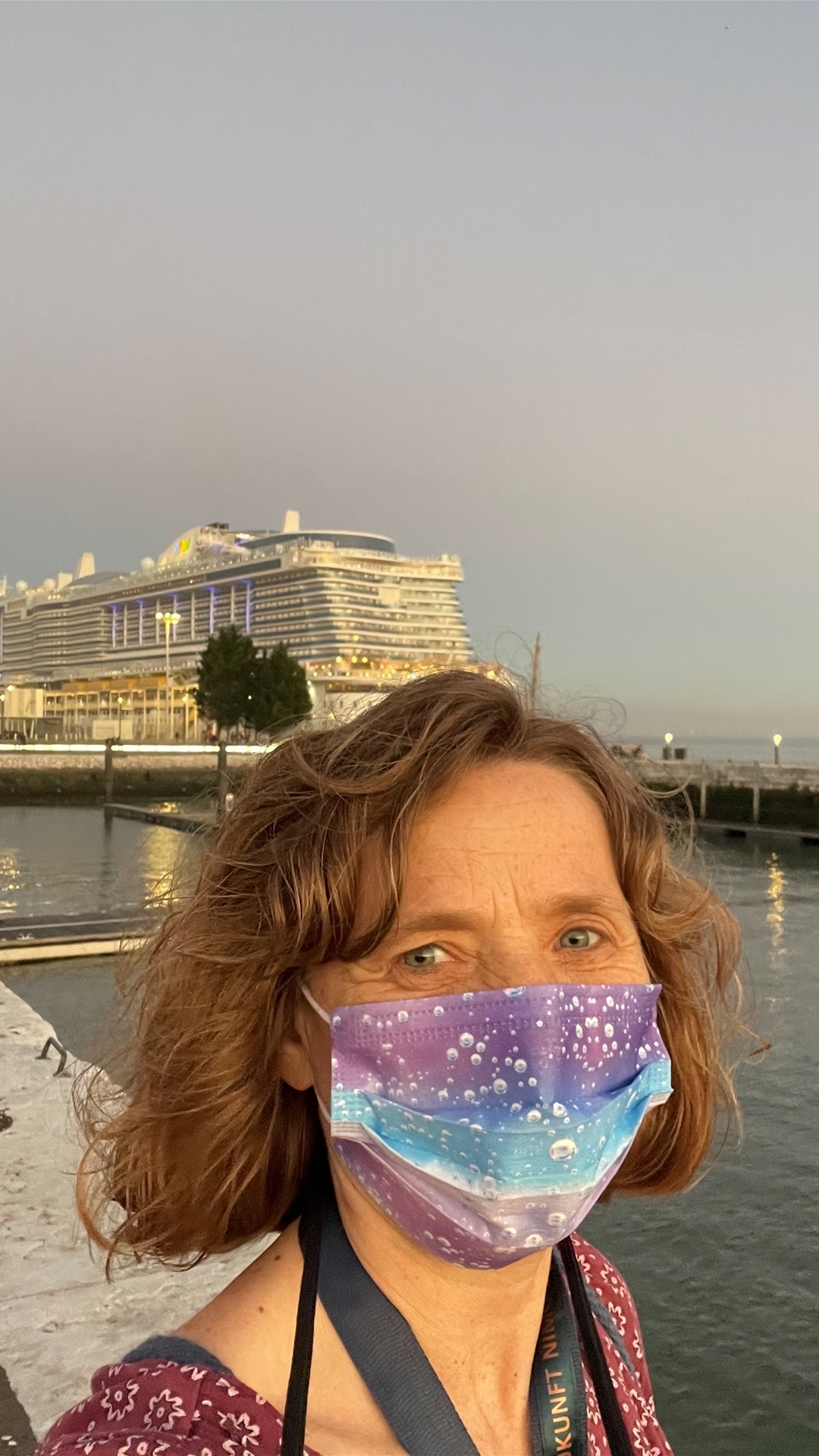 Hanne Mindt, fotografiert am Heck der „Aidanova“ in Lissabon. fünf Tage war sie an Bord, ohne dass das Schiff auch nur einen Meter gefahren ist.