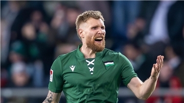Hannovers Andreas Voglsammer jubelt.