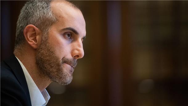 Schlappe für Onay: SPD kündigt Bündnis mit Grünen auf Hannovers Oberbürgermeister Belit Onay im Neuen Rathaus während eines Interviews.