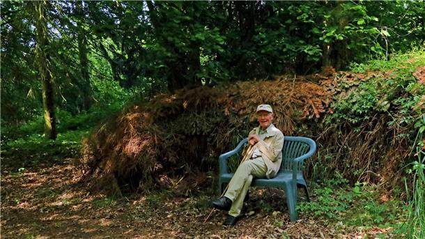 Hans-Herrmann Intemann betrachtet das Werk der letzten Jahrzehnte mit Zufriedenheit, aber da ein Garten bekanntlich ja nie fertig wird, pflanzt er munter weiter und verändert sein Arboretum stetig.