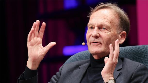 Watzke fordert Gehaltsobergrenze: „Unumgänglich“ Hans-Joachim Watzke fordert eine Gehaltsobergrenze für den Profifußball.