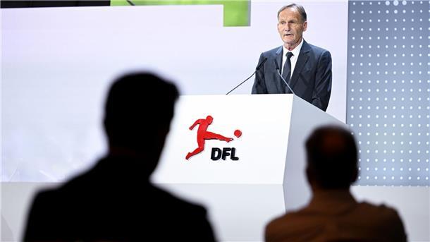 Watzke lehnt deutsche Pflichtspiele im Ausland ab: „Punkt“ Hans-Joachim Watzke spricht auch über mögliche Spiele im Ausland - und hat eine klare Meinung.