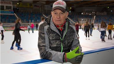 Hans-Jürgen Hellbach nutzt jede Gelegenheit zum Eislaufen. Seit Jahrzehnten läuft er in Bremerhaven.