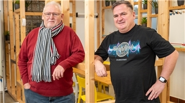 Hans-Werner Busch (links) und Hauke Hasselbring sind langjährige Weggefährten von Alfred Prey bei den Fischtown Pinguins.
