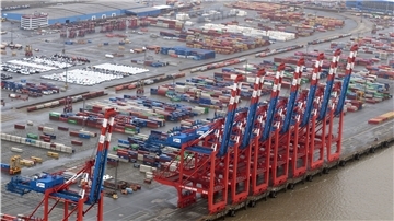 Hapag-Lloyd hat seine Linien aus Bremerhaven abgezogen. Das bringt Schwierigkeiten für den Hafen mit sich.