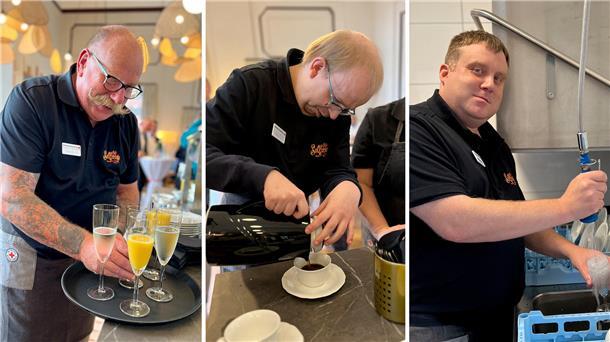 Drei Männer arbeiten in einem Café