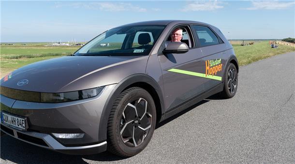 Harald Schewe ist Fan des Carsharing-Prinzips. Der Midlumer engagiert sich im Vorstand des Vereins WurtenHopper, der den E-Car-und-Lastenrad-Fuhrpark verwaltet.