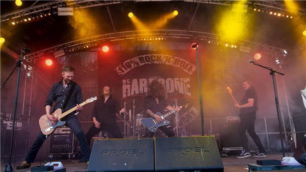 (Mit großer Bildergalerie) Harte Riffs und heiße Stimmung beim Rock House Festival (Mit großer Bildergalerie) Harte Riffs und heiße Stimmung beim Rock House Festival