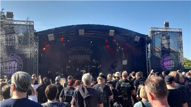 „Hardbone“ aus Hamburg rocken die Bühne.