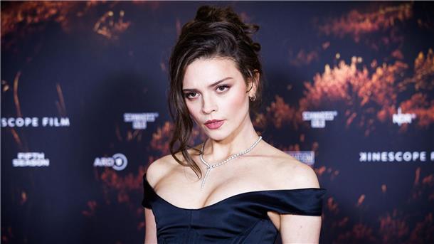 „Schwarzes Gold“: Öl, Macht und starke Frauen in der Heide Harriet Herbig-Matten spielt in der Serie eine Bauerntochter.