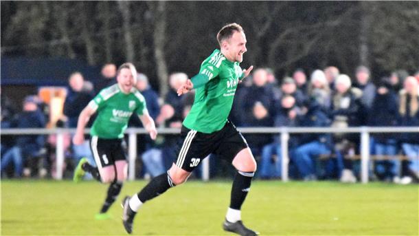 Hat allen Grund zum Jubeln: Timo Dressler vom FC Hagen/Uthlede bringt mit einem Distanzschuss sein Team in Führung.