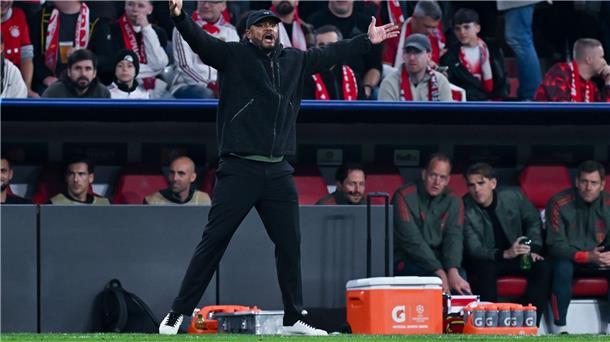 Vertragsverlängerung? Das sagt Bayern-Torwart Neuer Hat bereits bis 2029 unterschrieben: Trainer Vincent Kompany.