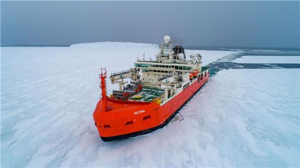 Hat die erkrankte Person erfolgreich evakuieren können: der australische Eisbrecher „RSV Nuyina“.