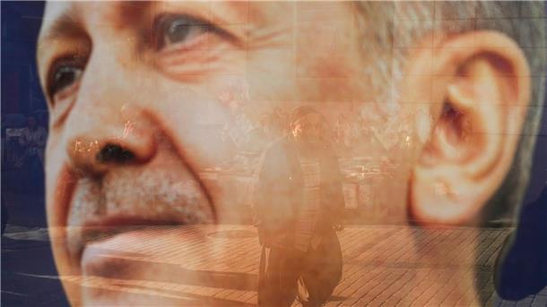 Hat durch eine Verfassungsänderung seit fünf Jahren weitreichende Vollmachten: Recep Tayyip Erdogan.