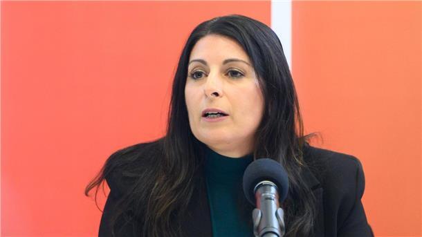 VW-Arbeitnehmer bieten Einsparungen an - Streikdrohung Hat ein „Gegenmodell zum Kahlschlag-Plan des Vorstandes“ vorgelegt: Betriebsratschefin Daniela Cavallo.