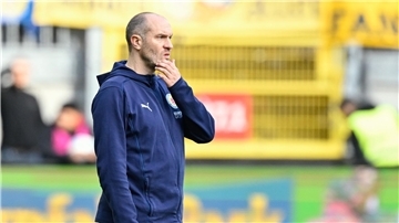 Hat kaum noch gesunde Spieler: Braunschweigs Trainer Daniel Scherning.