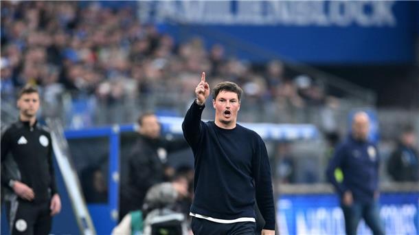2:4 gegen Braunschweig: HSV stolpert im Aufstiegsrennen Hatte viel im HSV-Spiel zu korrigieren: Cheftrainer Merlin Polzin.