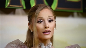 Hauptdarstellerin Ariana Grande.