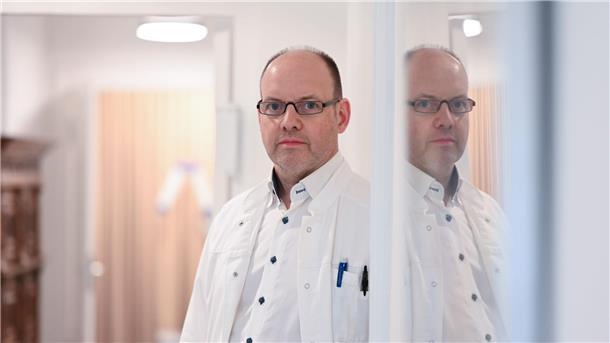 Zu viele Rezepte - Arzt wehrt sich gegen Regressforderungen Hausarzt Bernd Brinker will keinen Patienten abweisen und soll deswegen nun womöglich Regress leisten.