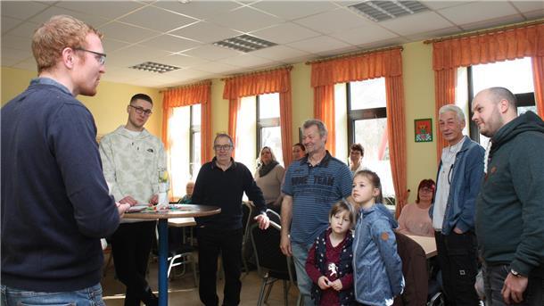 Heerstedts Ortsvorsteher Kim Frederic Haaren (links) begrüßte 40 Neubürger zum ersten Neubürger-Frühstück in der Ortschaft.