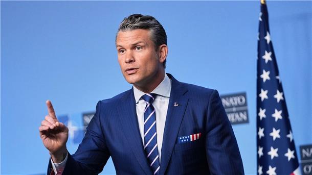Trump telefoniert mit Putin und empfängt Selenskyj Hegseth droht Russland. (Archivbild)