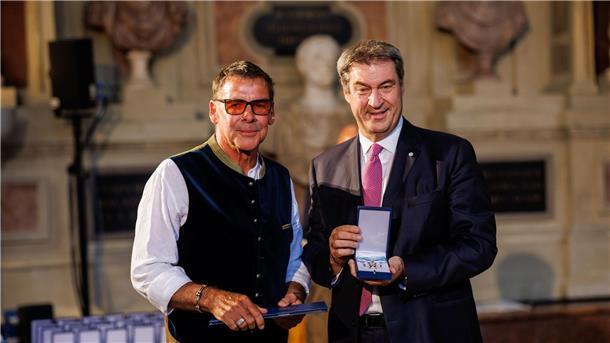 Hehn, sein Verdienstorden und Markus Söder. (Archivfoto)