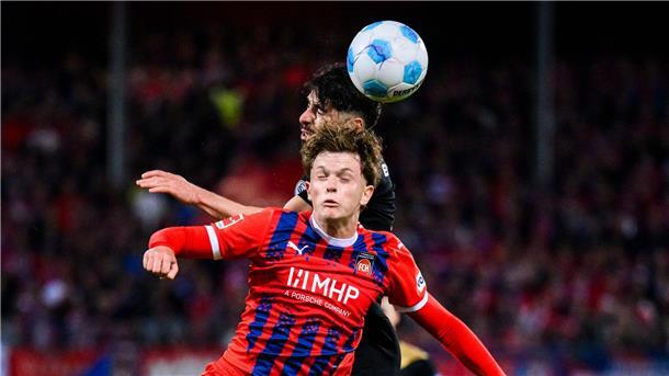 Heidenheim (rotes Trikot) und Elversberg lieferten sich ein spannendes Duell.