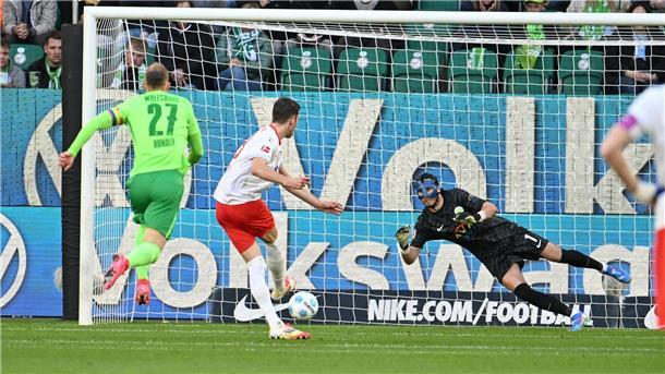 700. Spiel: Heidenheim gewinnt bei Schmidts Jubiläum Heidenheims Marvin Pieringer trifft per Strafstoß.