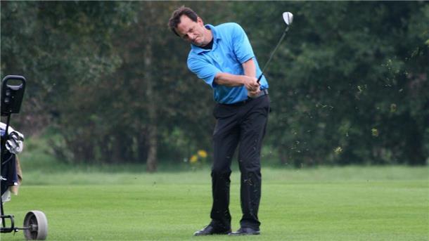 Heiko Bessen stellt mit 67 Schlägen den Platzrekord im Bremerhavener Golfclub ein.
