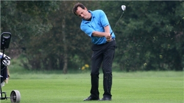 Heiko Bessen stellt mit 67 Schlägen den Platzrekord im Bremerhavener Golfclub ein.