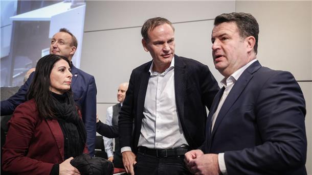 Heil sprachen neben Blume und Cavallo als Gastredner zur Belegschaft.