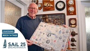 Heino Brockhage und eine Bordstempel-Sammlung von der Sail.