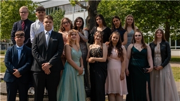 Heinrich-Heine-Schule, Klasse 10b Alev Bulut-Michaelis Rody Al Ahmad, Cilina All...