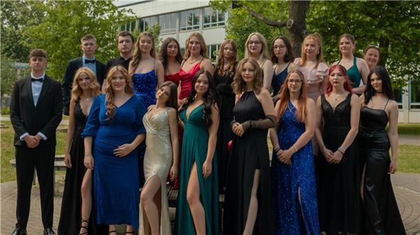Heinrich-Heine-Schule, Klasse 10d Tülin Böhler Maja André, Amy Arnfelt, Naomy Be...
