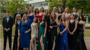 Heinrich-Heine-Schule, Klasse 10d Tülin Böhler Maja André, Amy Arnfelt, Naomy Be...