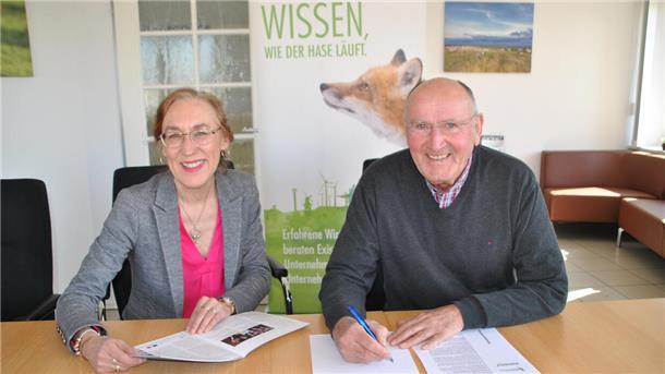 Helfen Wesermarsch-Gründern mit dem Fuchs im Nacken: Carolin Lange-Dwillies und Bernhard Klopp.