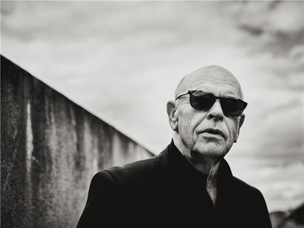 Helmut Debus, Songpoet der niederdeutschen Sprache, arbeitet an einem neuen Album. Einige neue Songs wird er bei seinem Konzert am 11. Januar im Braker Centraltheater vorstellen.