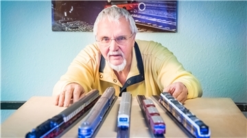 Henk Veldkamp vom Bremerhavener Modelleisenbahn-Club hat in den 80er Jahren nach Modelleisenbahnliebhabern gesucht, um einen Verein zu gründen.