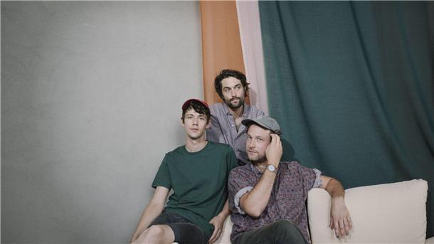AnnenMayKantereit direkt auf Platz eins Henning May (l-r), Christopher Annen und Severin Kantereit haben mit ihrem neuen Album die Chartsspitze erobert.