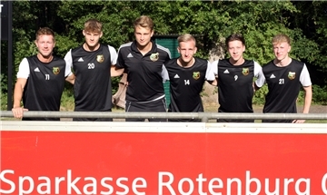 Henrik Dubbels (von links), Wyn Weger, Leif und Marten Meyer, Daniel Holsten und Fabio Gerke verstärken in der neuen Saison die U23 des Heeslinger SC.