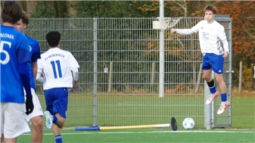 Henry Trautmann freut sich nach seinem Treffer zum 2:0 für den JFV Bremerhaven.