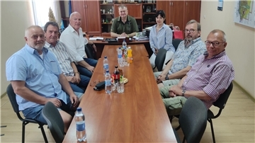 Herzlicher Empfang bei Bürgermeister Sergii Kasian in Sokal. Unser Foto zeigt von links: Friedo Meyer, Dieter Söllner, Heino Engelke, Sergii Kasian, Dolmetscherin Sofia Kigorr, Jürgen Müller und Heinz Schade.